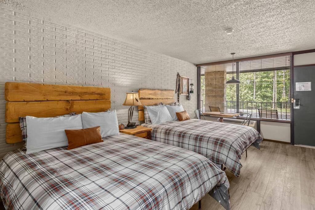 Stonegate Lodge 2 Queen Beds Wifi Tv Salt Water Pool Fire Pits #303 Eureka Springs Ngoại thất bức ảnh
